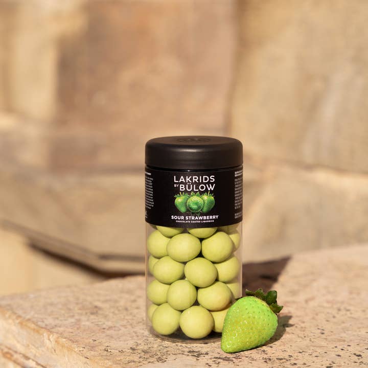 Lakrids by Bülow - Wholesale Chocolate Covered Sweets - C – SOUR STRAWBERRY - White Chocolate Coated Red Licorice6