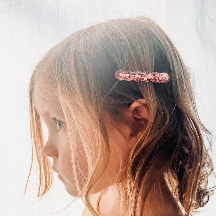 Lichtroze haarspeldjes met glitterhars: roségouden schittering voor wholesale door Forever Company