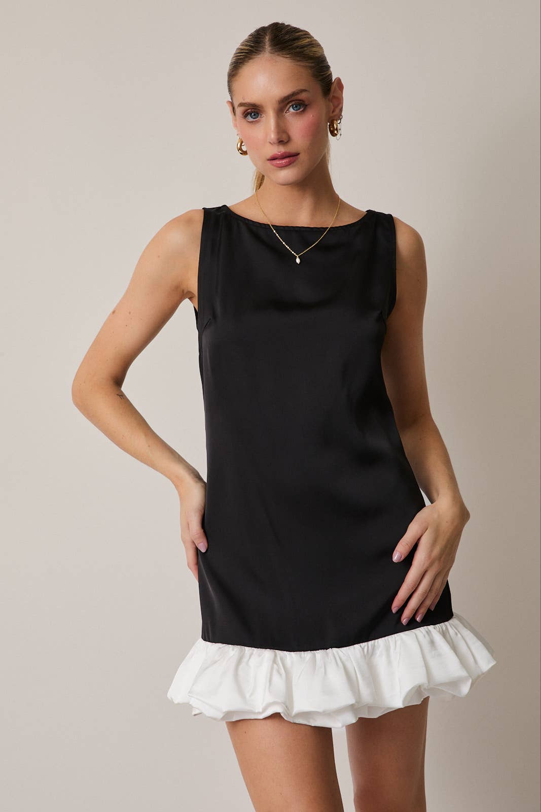 BLACK WHITE BOAT NECK SLEEVELESS BUBBLE HEM DETAIL MINI DRESS for wholesale on Faire5