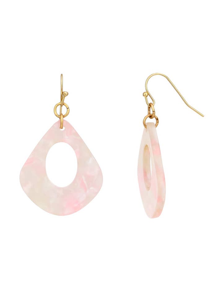 Bijoux Daupaise - Boucles d'oreilles pendantes marbrées roses avec accents dorés pour la vente par caroldauplaisejewelry