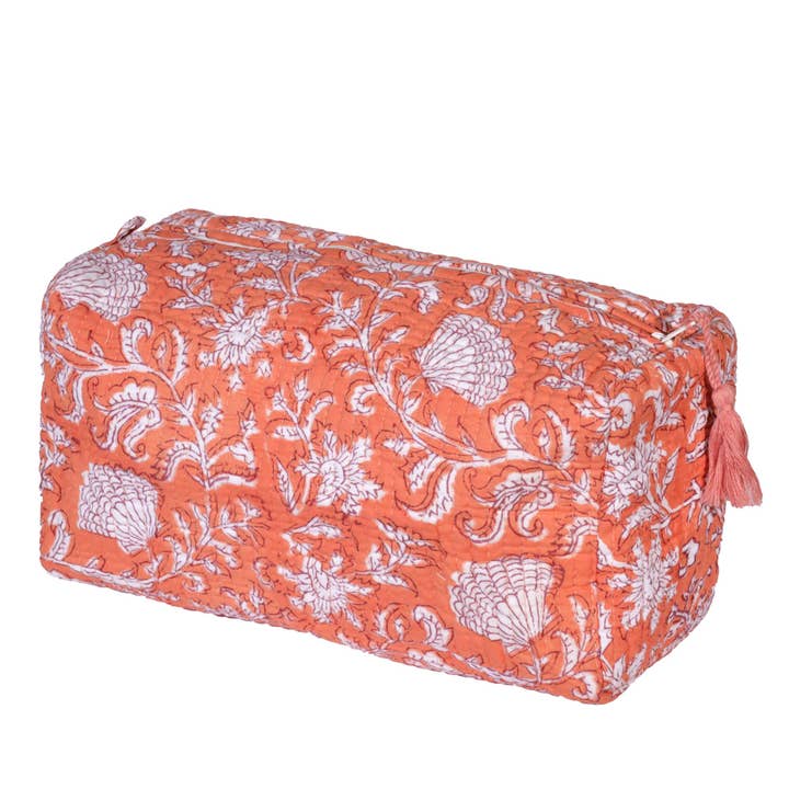 Grande trousse de toilette Fleur de coquillage de corail pour la vente par Cream Cornwall