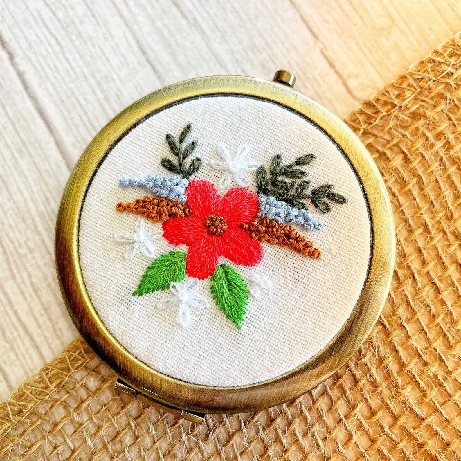 Quince Fables - Wholesale Compact Mirror - Floral Embroidered Compact Mirror, Collection Brooklyn ✅3