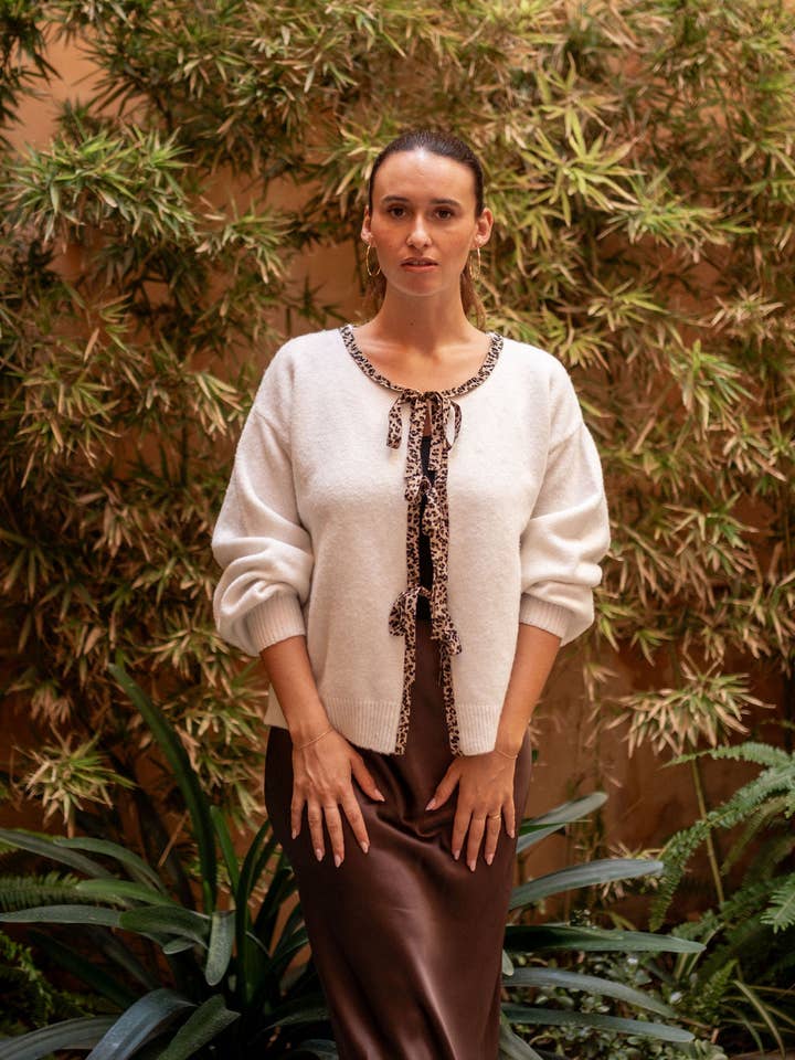 GINI LONDON - Wholesale Dress - Women's - Cream Contrast Animal Tie Oversized Knit Cardigan4