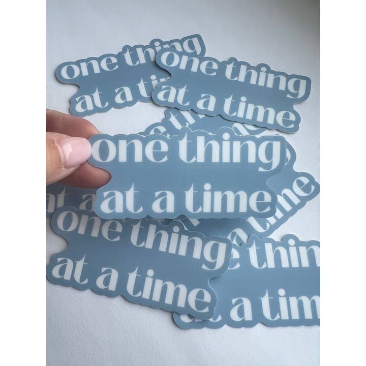 Pegatina Una cosa a la vez para venta al por mayor de Kelsey O’Brien Designs
