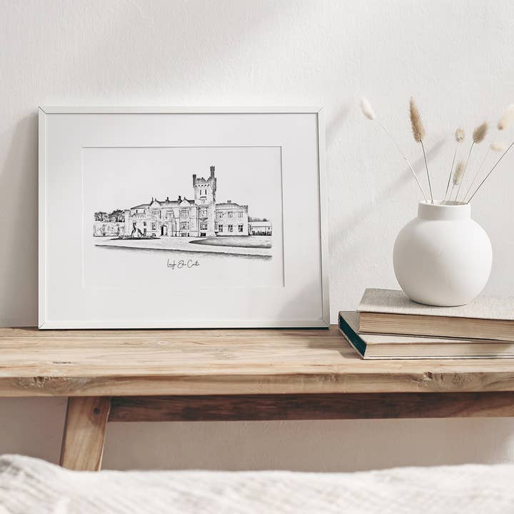 Impression d'art du château de Lough Eske | Illustration de croquis de lieu pour la vente par Minikin Studio