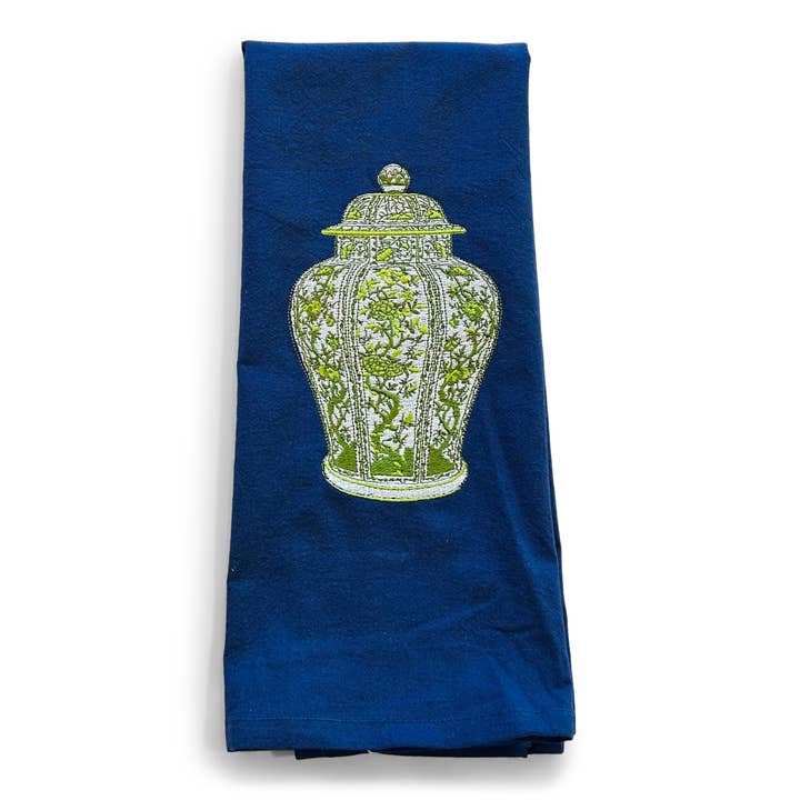 Serviette - Ginger Jar VERT sur fond bleu marine pour la vente par Vibrantly Blue