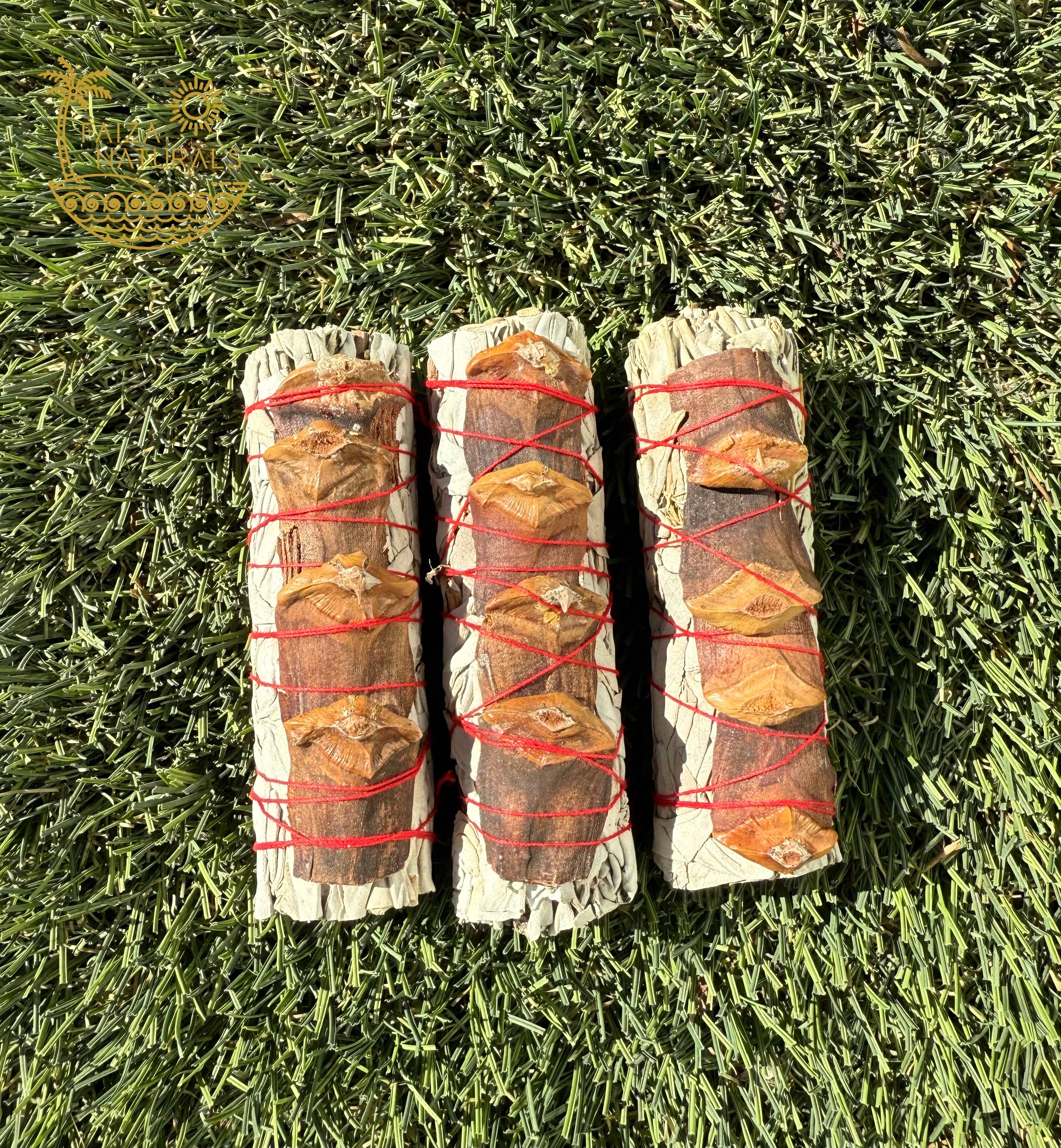 Faiza Naturals – Großhandel Salbeibündel – Weiße Salbeibündel mit Tannenzapfen (exklusive Produktion)