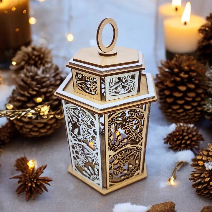 Træ lanterne - Julepynt - Snowy Christmas for engroshandel hos BoisMagique