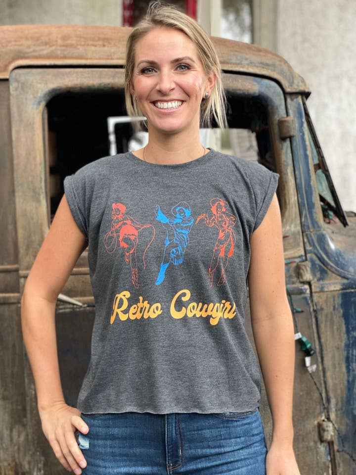 2607 Retro Cowgirl Tee for engroshandel hos J.Forks Designs
