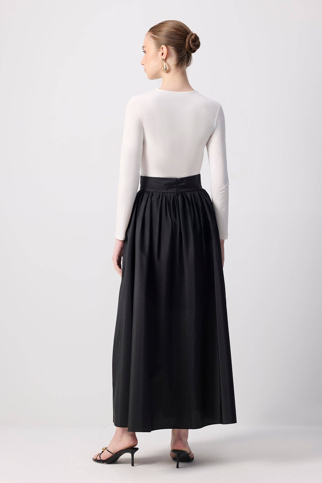 Black Elegant Pleated Maxi Taffeta Skirt with High-Waist for wholesale on Faire2