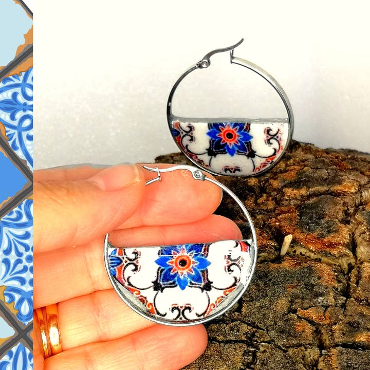 Créoles de 4 cm de diamètre, boucles d'oreilles avec carrelage portugais A pour la vente par LUSO TILES JEWELRY