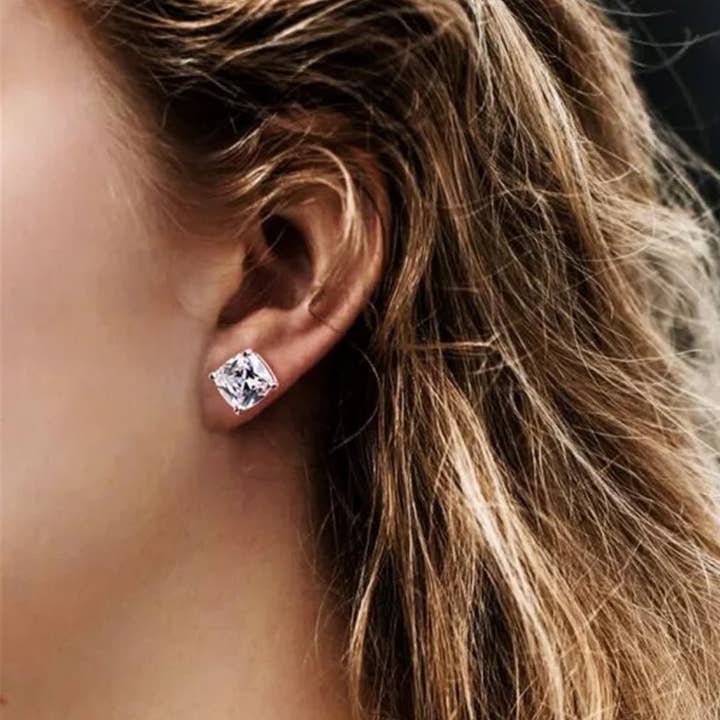 Pendientes de botón de circonita cúbica con chapado de diamante en cojín para venta al por mayor de Diamond Veneer Travel Jewelry