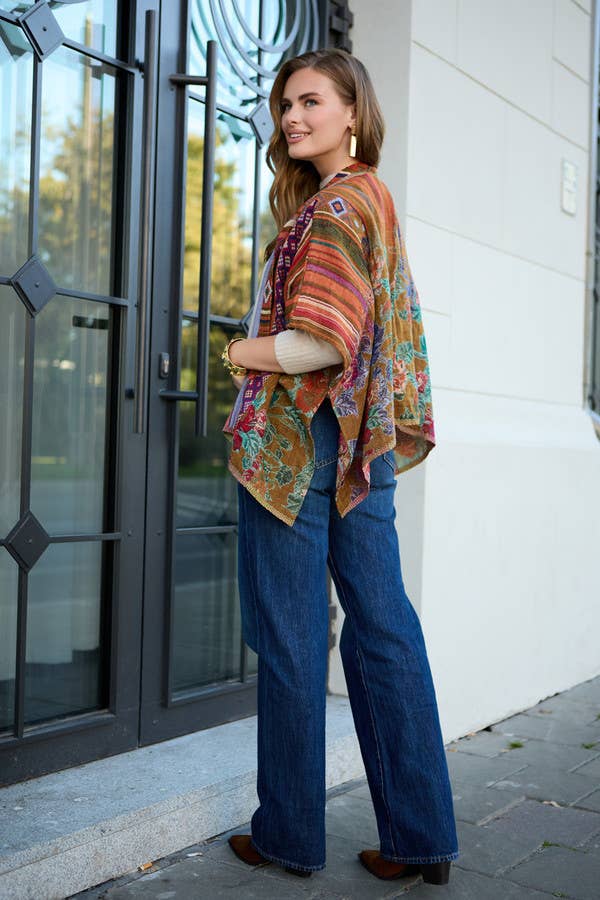 SAACHI – wholesale Poncho – Women's – Floral Geometric Short Open Poncho6