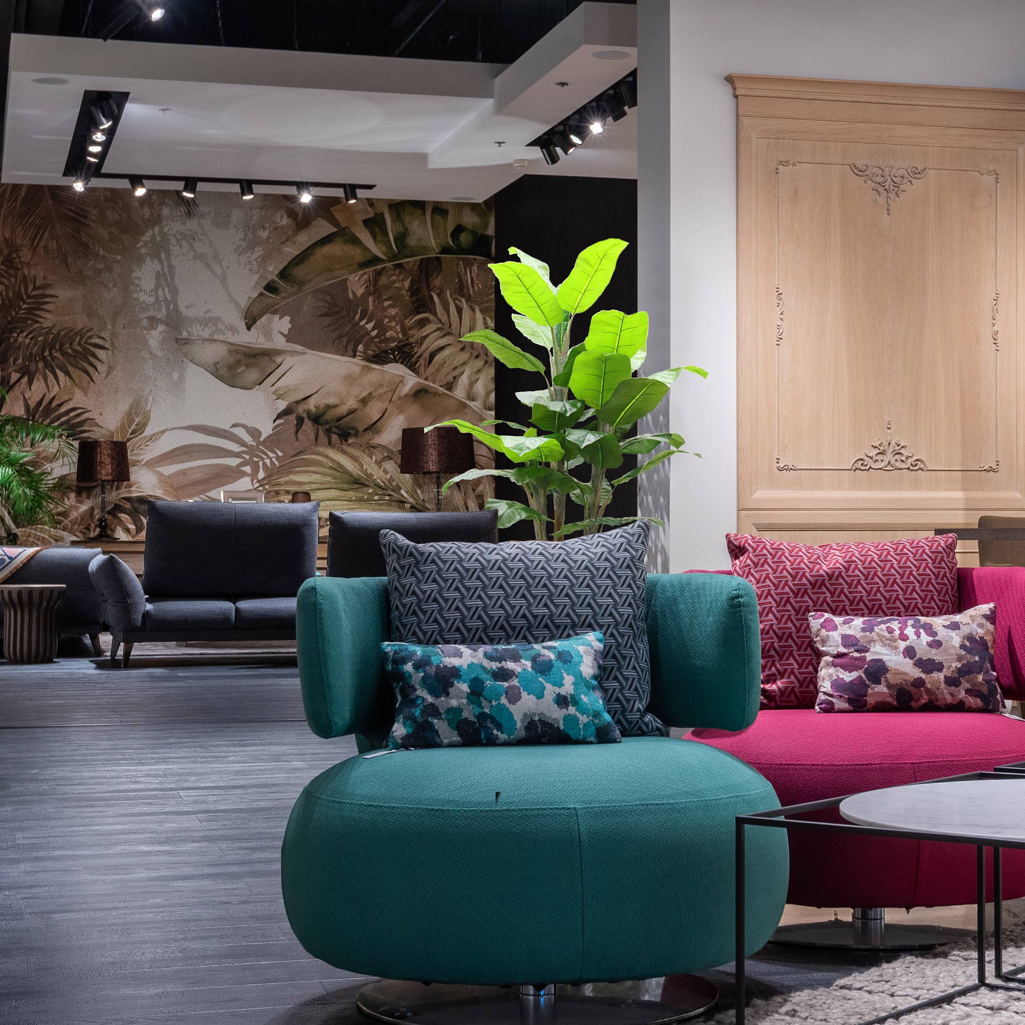 Larksilk – wholesale Konstgjord växt – 2,1 m naturtrogen bananträd - 36 frodiga gröna blad i kruka dekor1