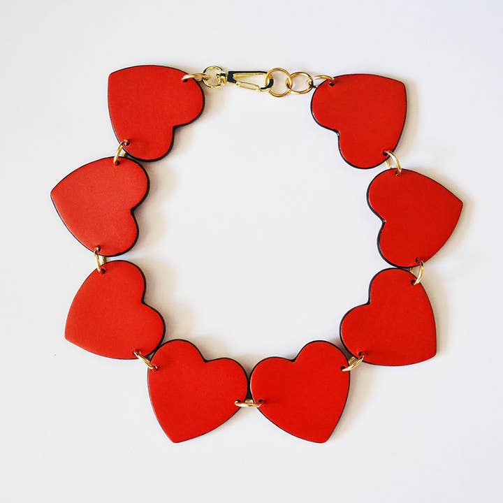 Rode leren hartjes ketting voor wholesale door Carmen Berdonces