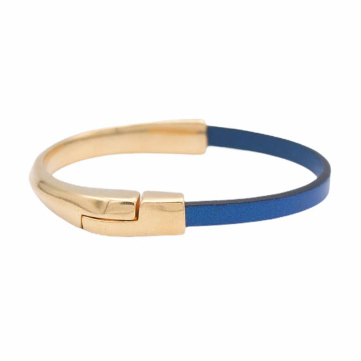 Araracuara - Wholesale Bangle Bracelet - AMACAYACÚ leather bracelet (gold) with magnetic clasp1