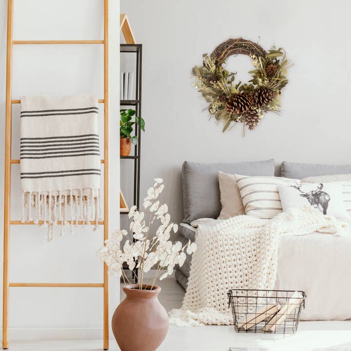 Andaluca - Wholesale Wreath - Woodland Pinecone Half Wreath3