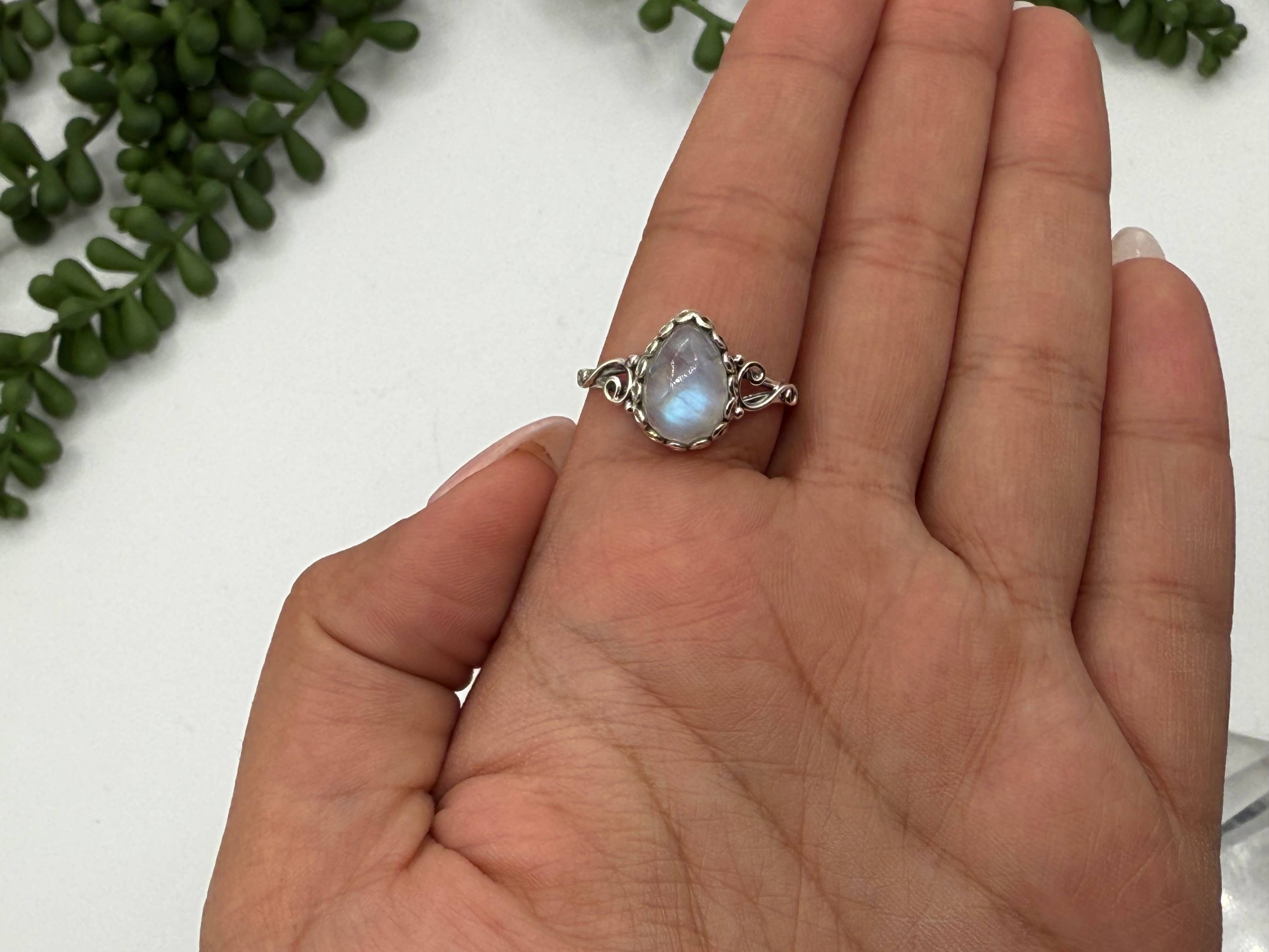 Meraki Gemstones – Engroshandel Solitairering – Meraki Gemstones Regnbue-månestensring i 925 sterling sølv6