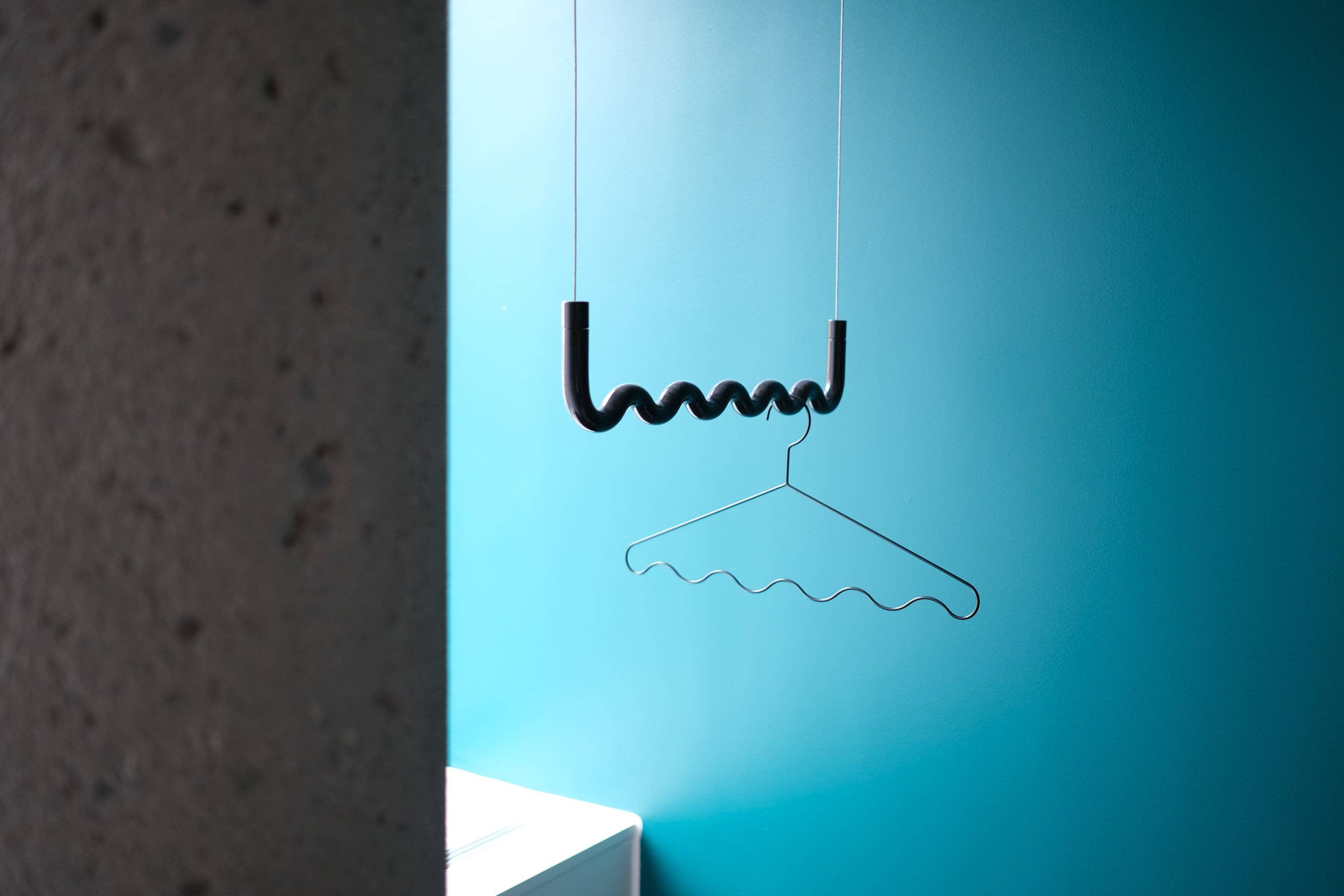 Sinecollection – Großhandel Kleiderbügel – Große Deckenmontierte Kleiderhänger12