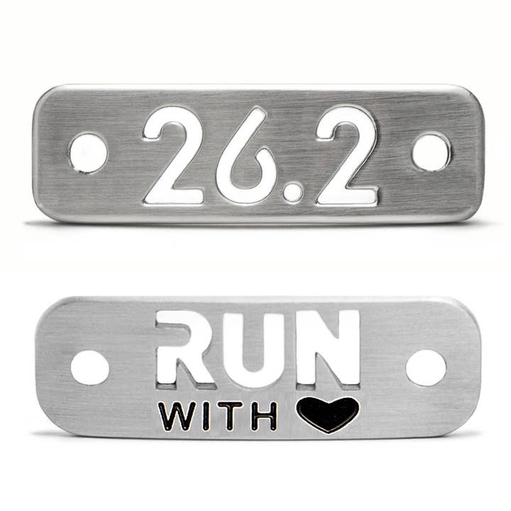RUN med HEART & 26.2 Marathon Shoe Tag Bundle for engroshandel hos ATHLETE INSPIRED, Inc.