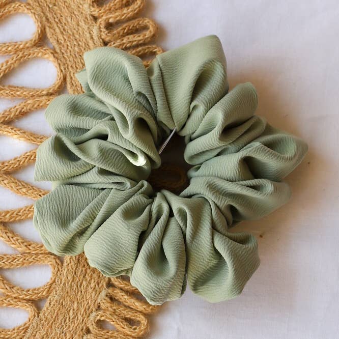 Chouchou à la sauge froissée pour la vente par Wild Rose Accessories