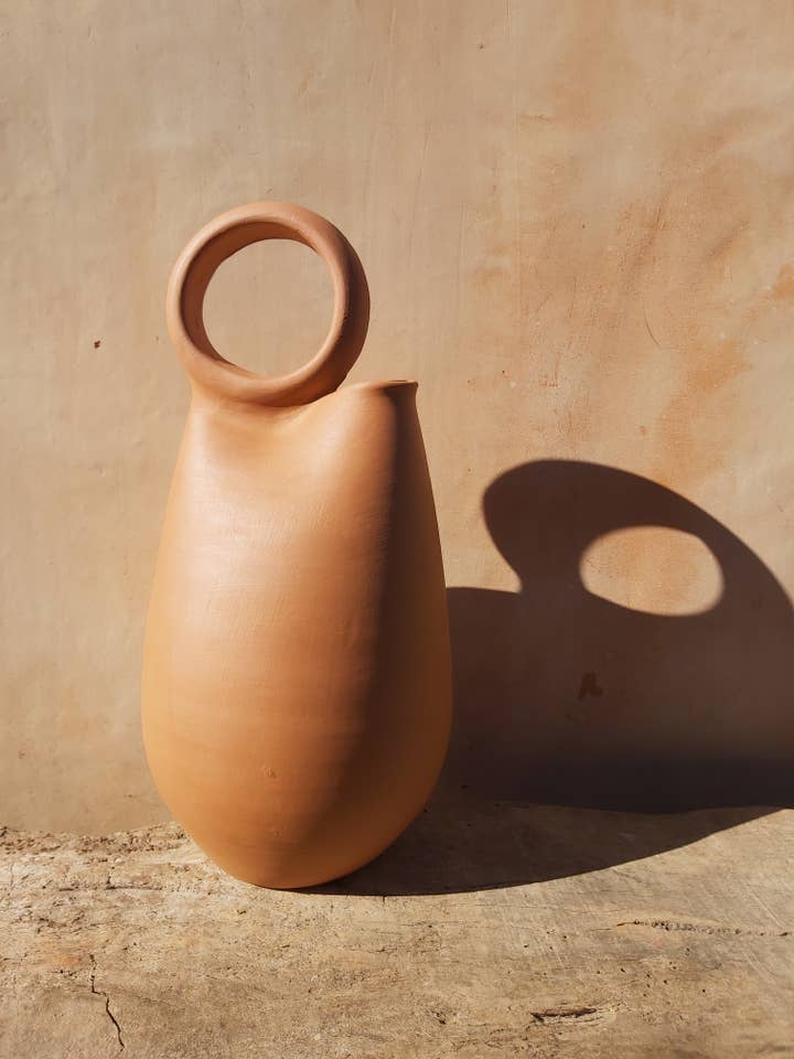 Traditional hoop vase. for wholesale by Cerámica Roca Caus