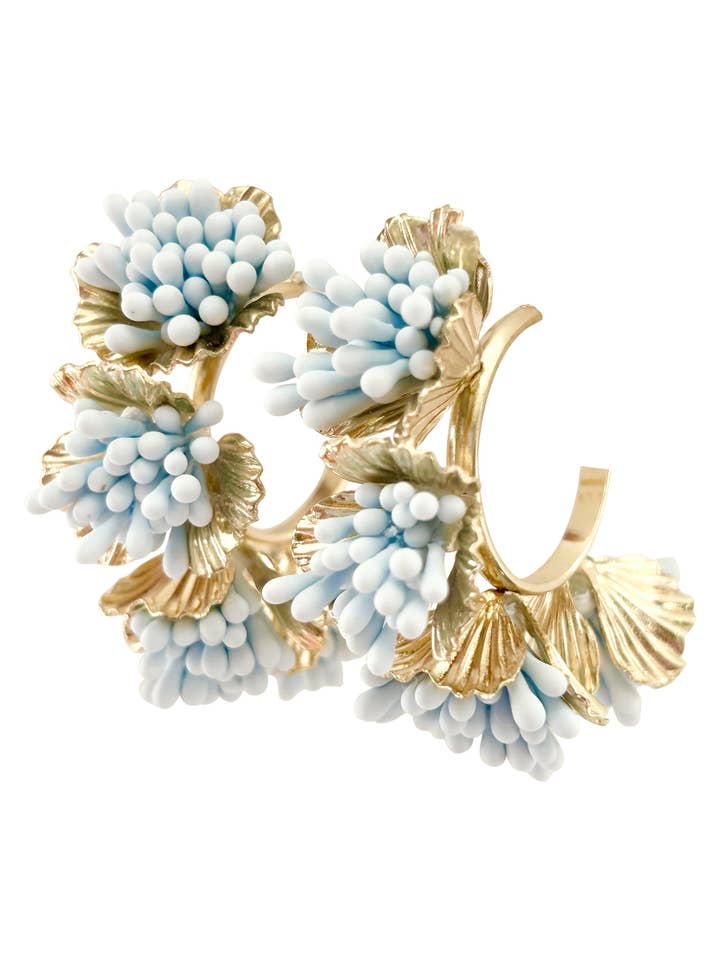 Boucle d'oreille créole bleu clair Maxine pour la vente par Gemelli