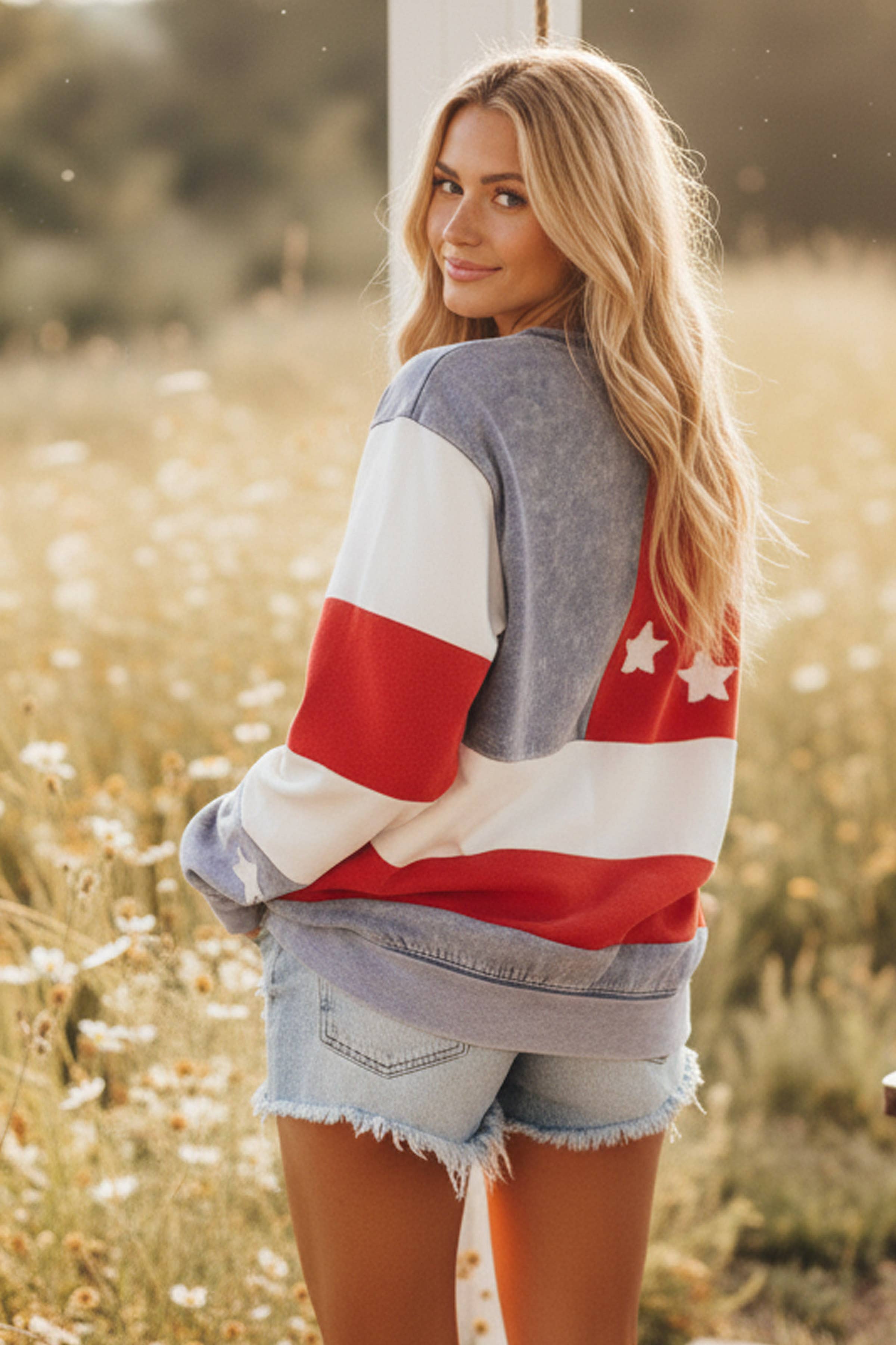 RØD/BLÅ/HVID MINERALVASKET AMERIKANSK FLAG SWEATSHIRT for engroshandel på Faire2