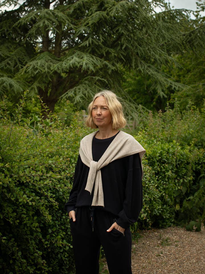 Kerrie Sweatshirt | Meia-noite por atacado de CHALK