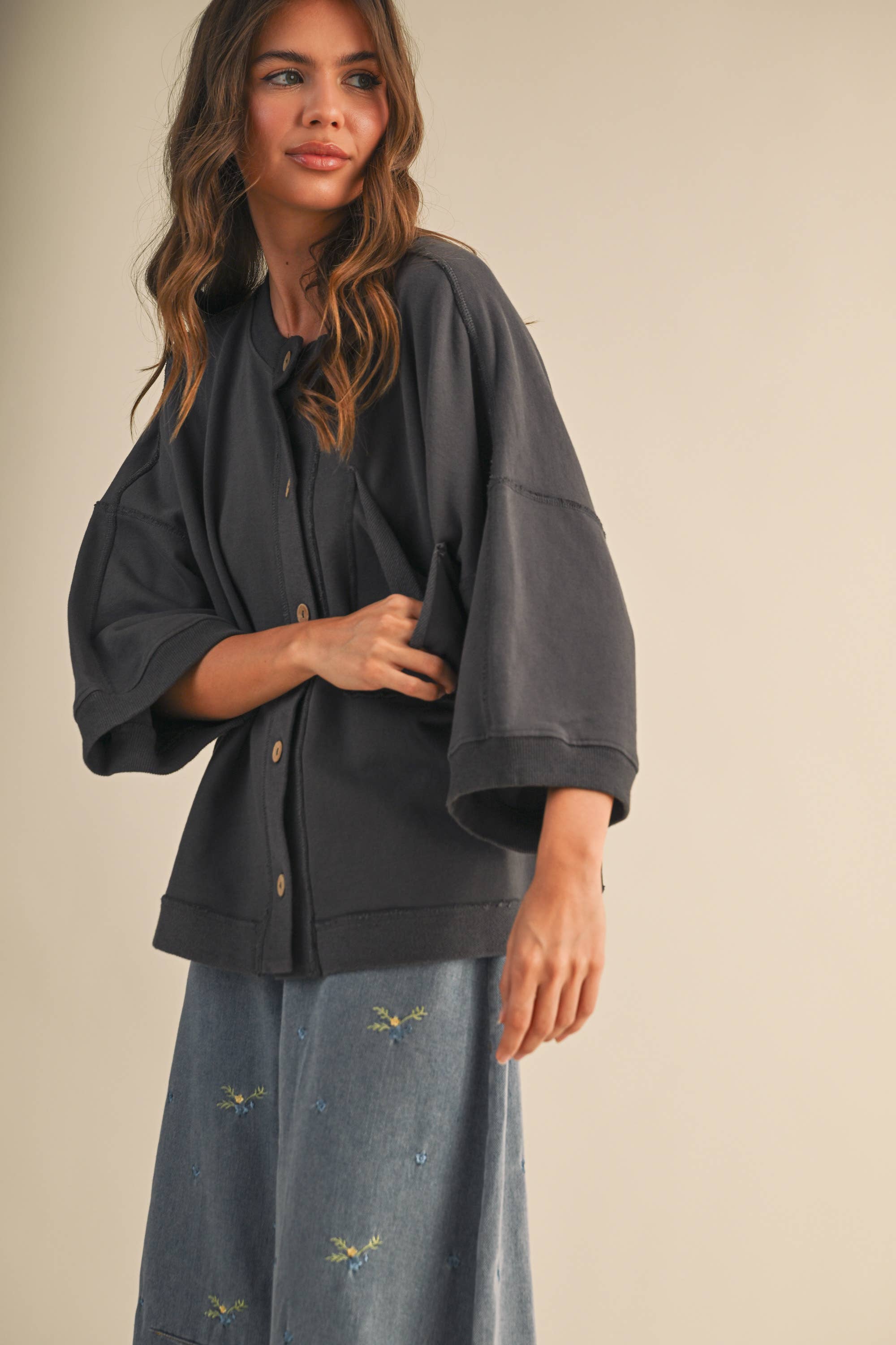 Klesis - Wholesale Button Down Shirt - Women's - IJ1589  FRONT POCKET BUTTON DOWN OVERSIZED SOLID TOP10