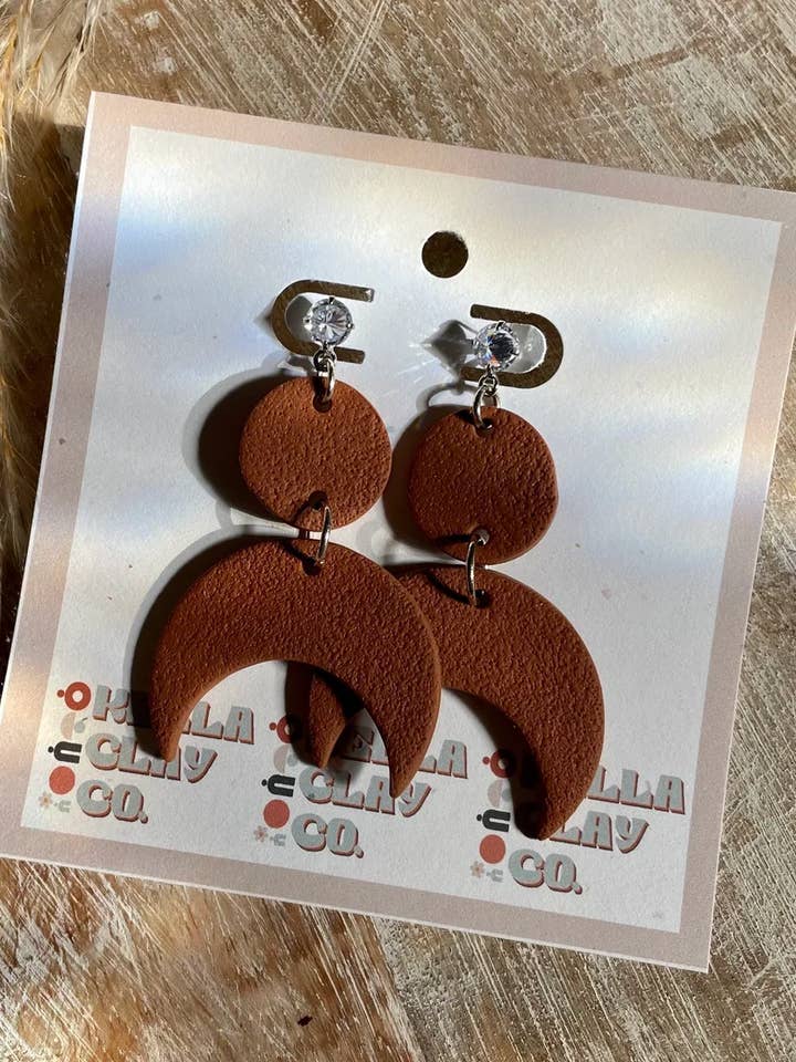 Boucles d'oreilles en forme de croissant Out of this World pour la vente par Kella Clay Co