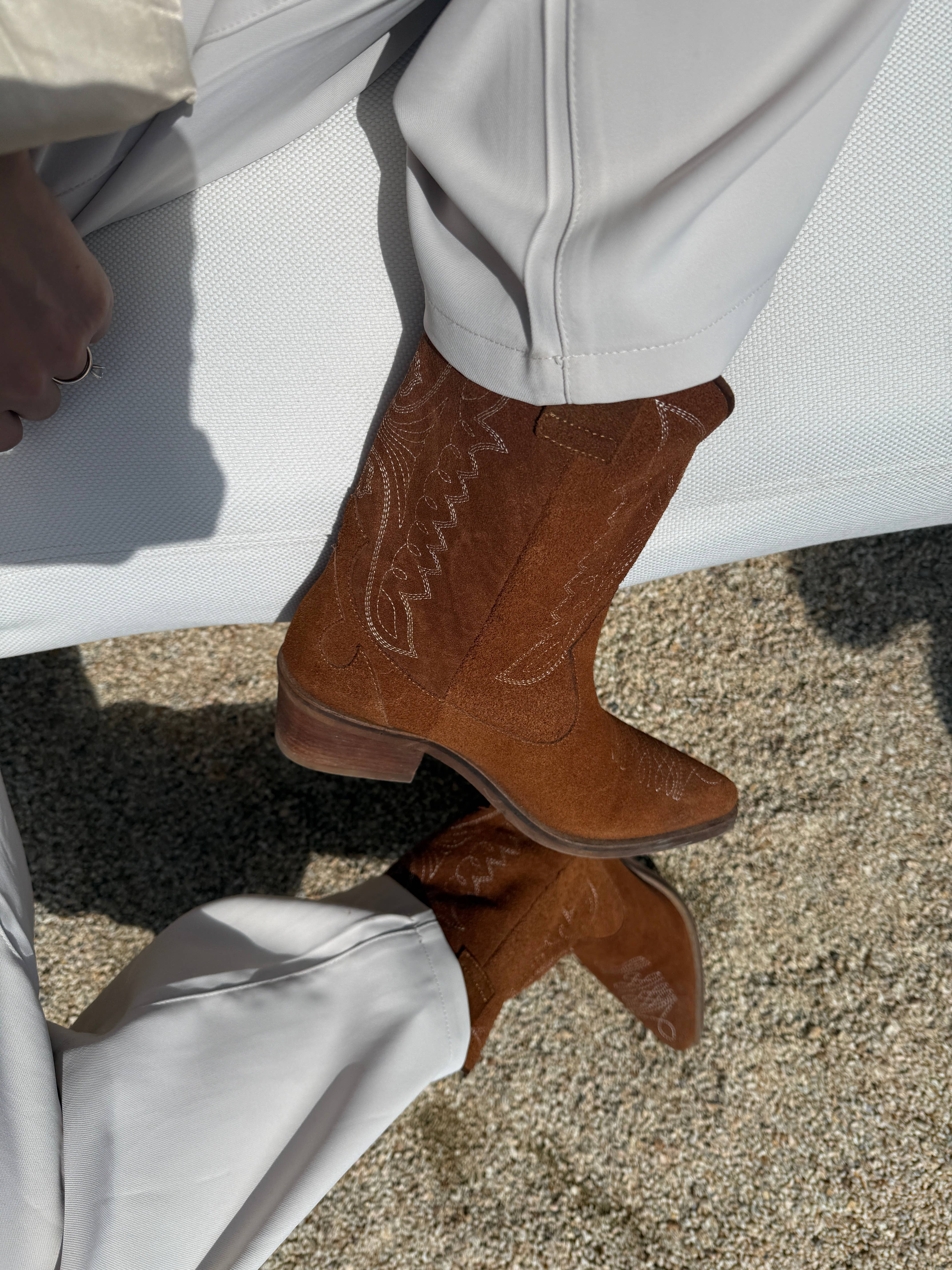 Bruin Onstuitbare westerse cowboylaarzen bruin suède damesschoenen voor groothandel op Faire11