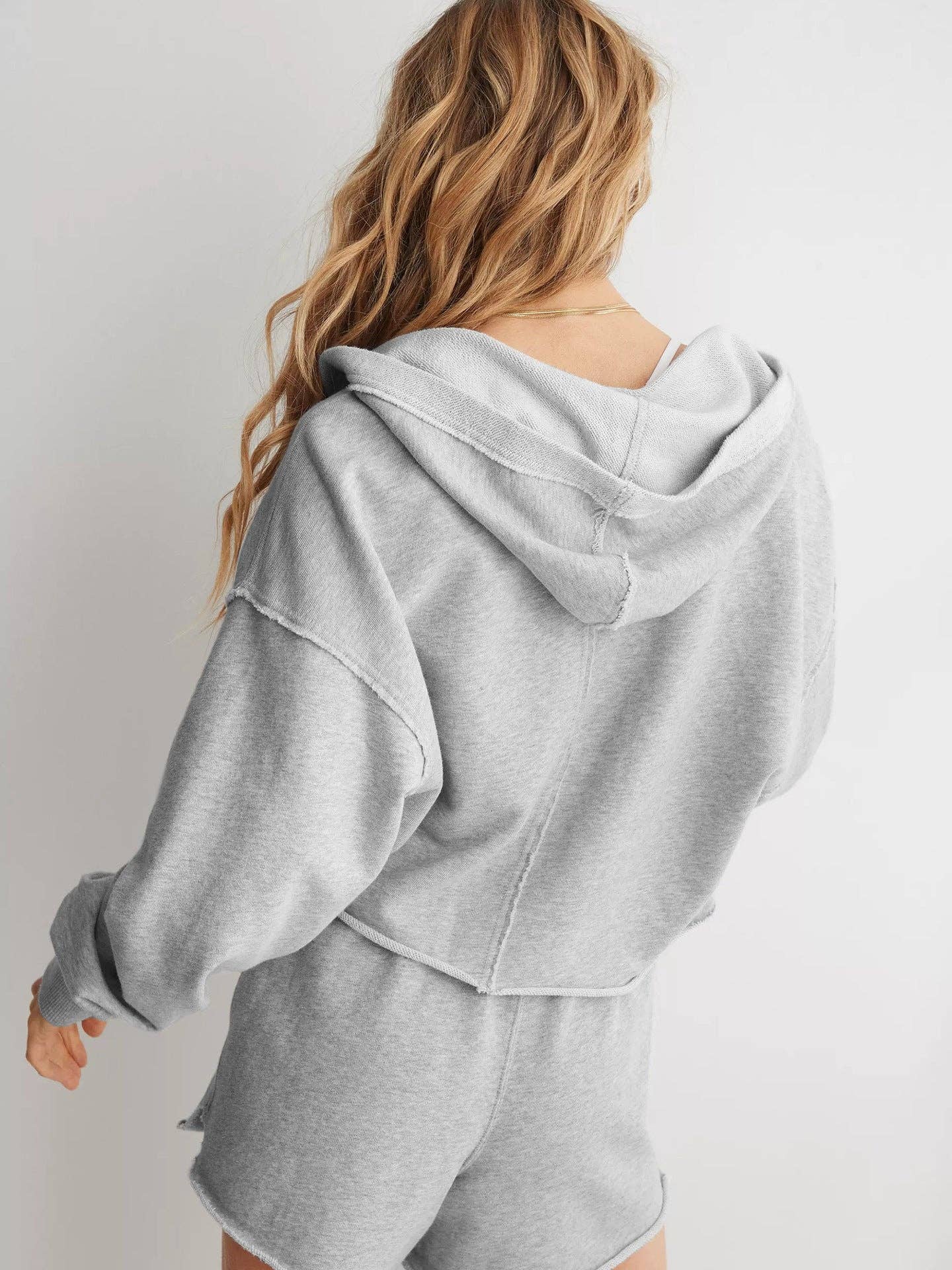Suhkasana - Vente Sweat à capuche – femme - Pull décontracté beige à capuche, col en V, manches longues, coupe ample.14