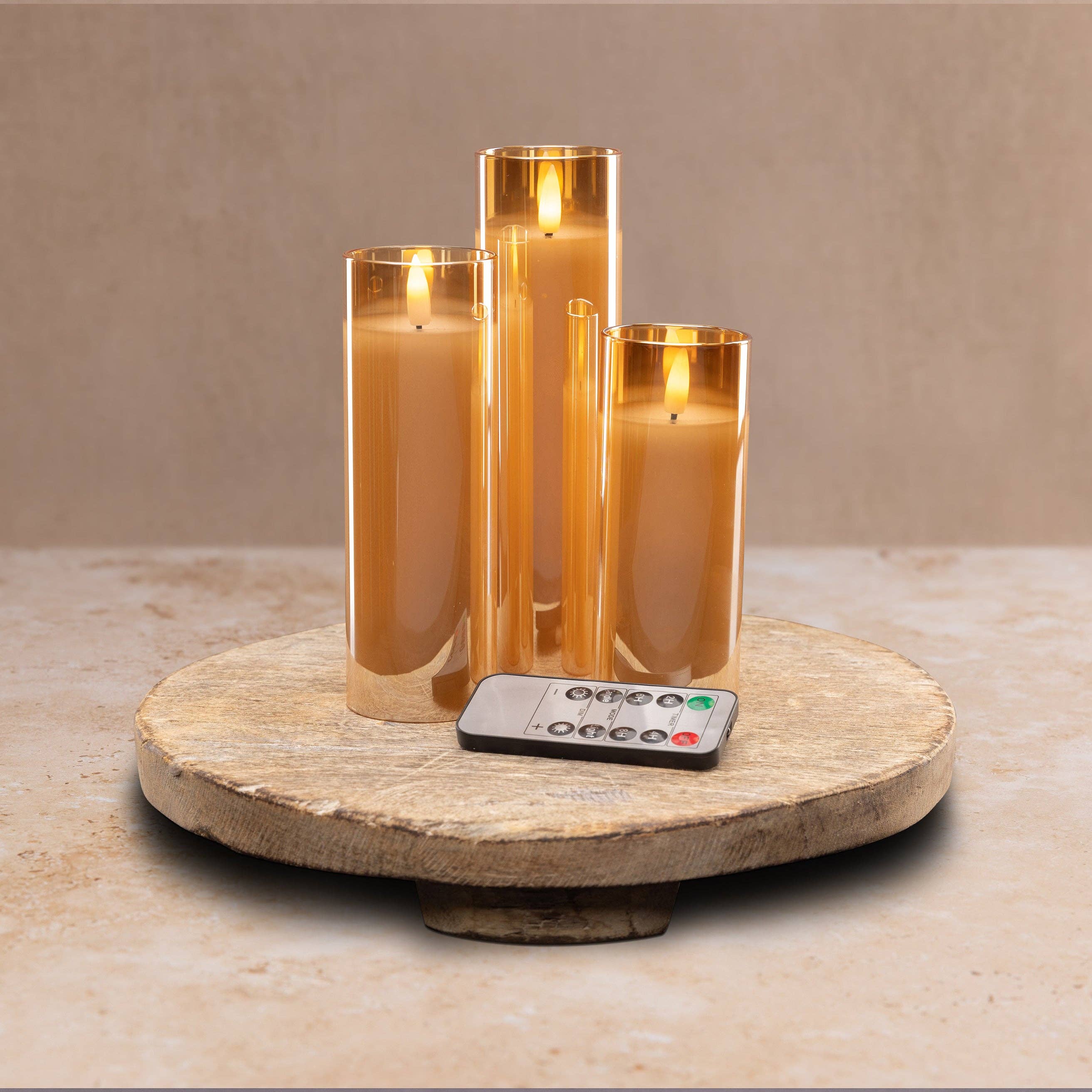 Sandstone & Sage – Großhandel Flammenlose Kerze – Amber Säulen Flammenlose LED Glaskerzen-Set, 3 Stück | Mit Fernbedienung & Timer für stimmungsvolle Beleuchtung1