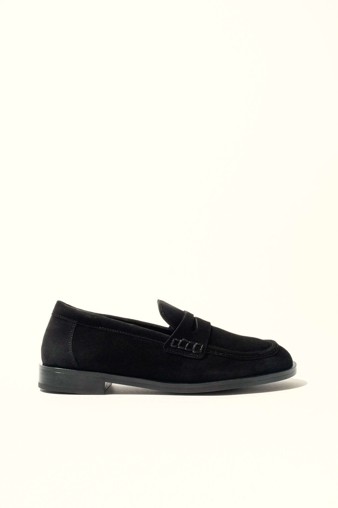 KMB Shoes - Wholesale Flats - Women's - EMILIA BLACK – Soft Leather Loafer Flats1