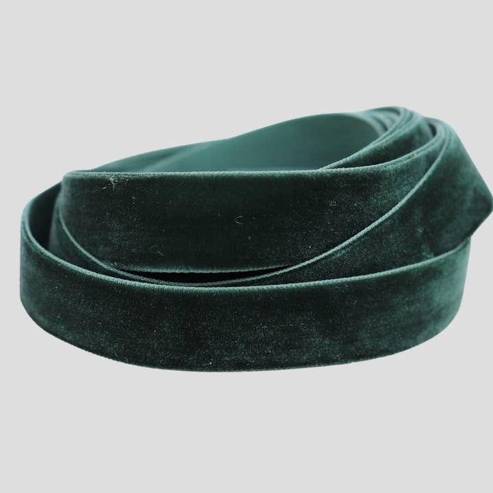 VELVET RIBBON - HUNTER GREEN - 5m for wholesale by Nancy & Betty Studio