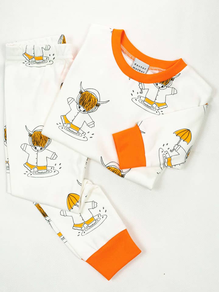 Børnepyjamas med Highland Cow-design for engroshandel hos Doctor Mother Other