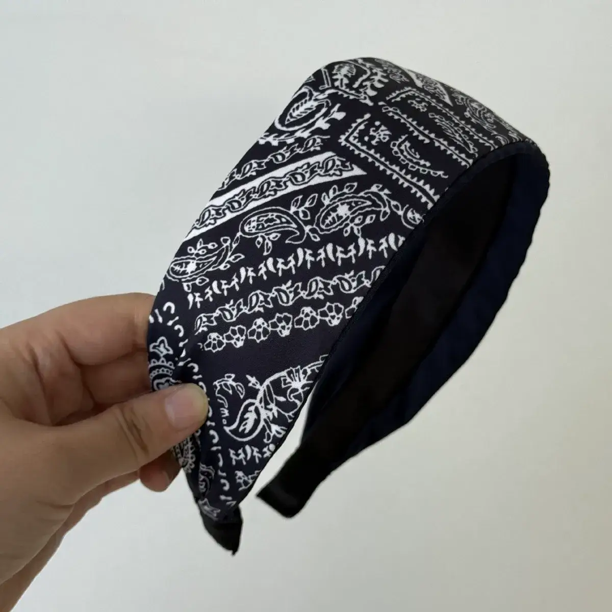 Otterware - Wholesale Hair Accessories Set - Women's - The Bandana Print & Solid 8-Piece Accessory Set0