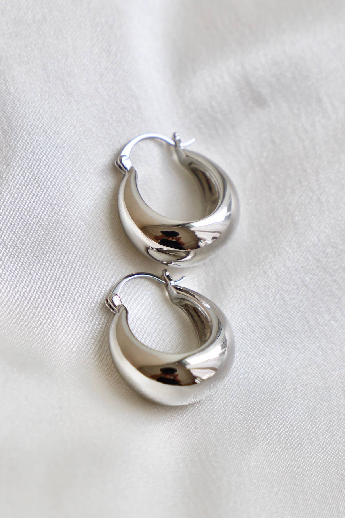 Katie Waltman Jewelry - Wholesale Hoop Earrings - COCO CHUNKY HOOP-SILVER