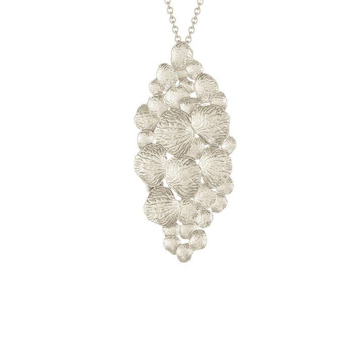 Pendentif Pétale Ovale pour la vente par Catherine Weitzman