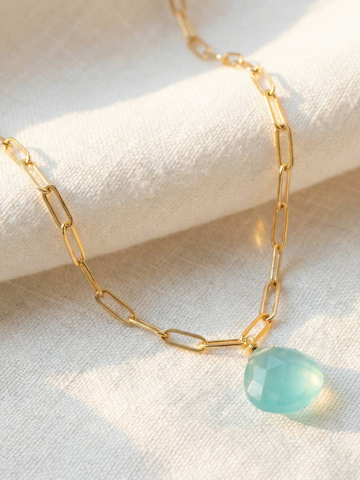 Collier chaîne trombone avec pendentif pierre délicate pour la vente par Treisi