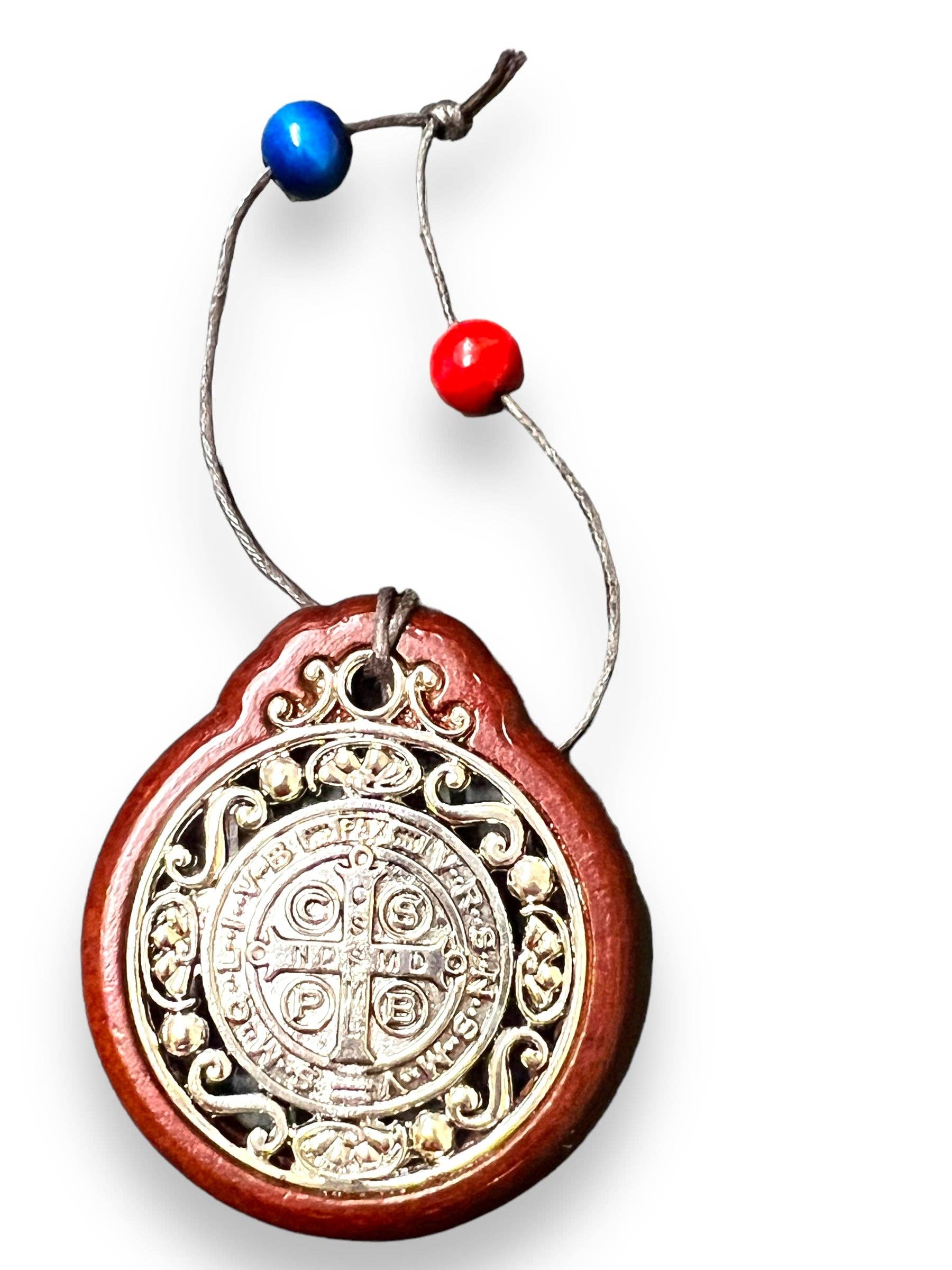 SAN JUDITAS RELIGIOUS ARTICLES - Wholesale Car Decorative Charm - Unisex - ST. BENEDICT MEDAL ON WOOD FOR CAR0