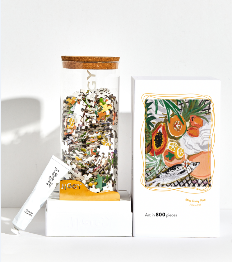 JIGGY Puzzles - Vente Puzzle – adulte - Kit casse-tête et colle 800 pièces : Miss Daisy Fish, Allison Hall0