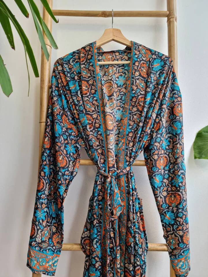 Herren-Boho Kimonos Man House Beach Artist Robe aus Seide — Forbidden Midnight Desires für den Großhandel von Essential Designs London