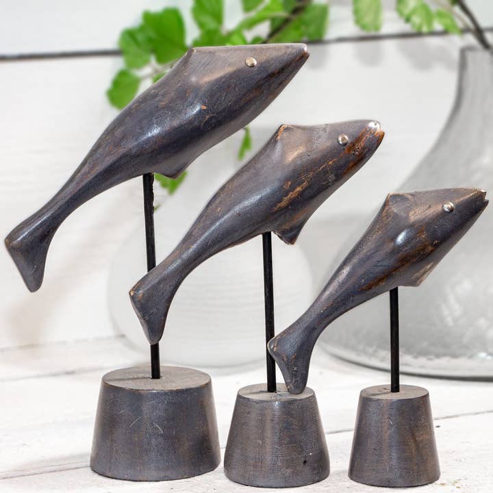 Antikas - Vendita all'ingrosso Statuette decorative - Set di figure in legno. 3 pezzi. pesce. Grigio piccolo. Animali. figure di animali.