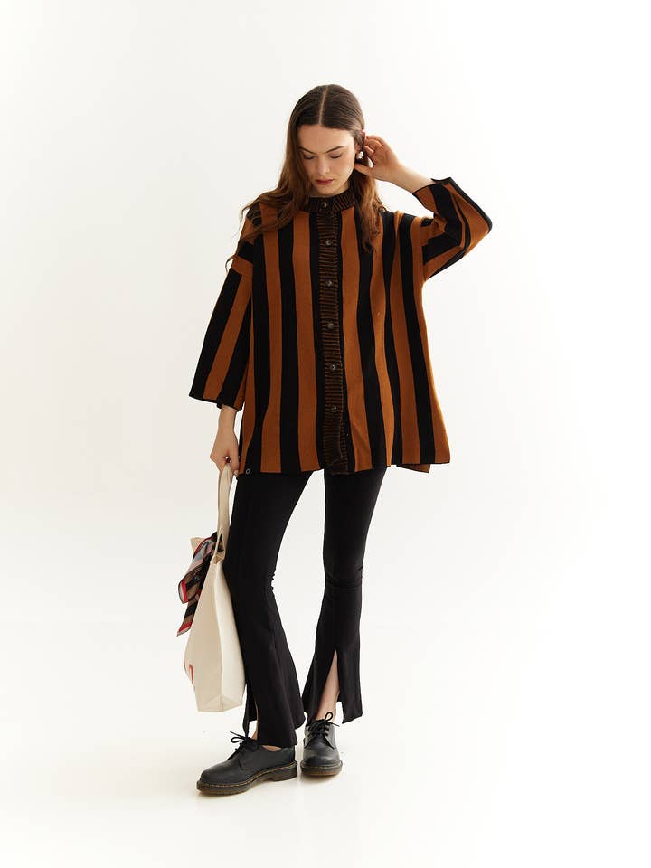 Cardigan Weg Brown for wholesale by Hand Apparel