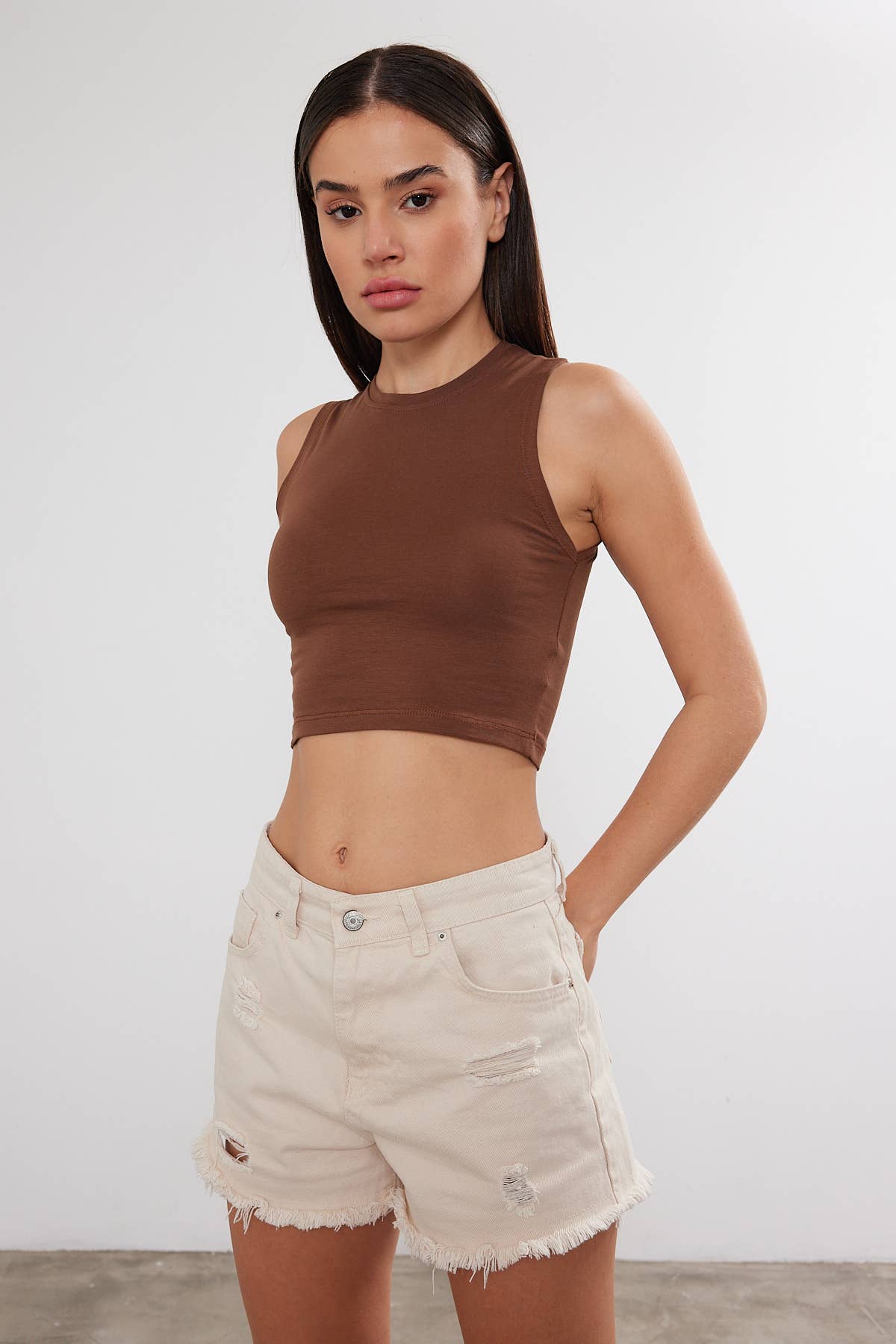 VAV NEW YORK - Venta al por mayor Camiseta sin mangas - Mujer - Top corto de algodón básico para mujer con cuello redondo14