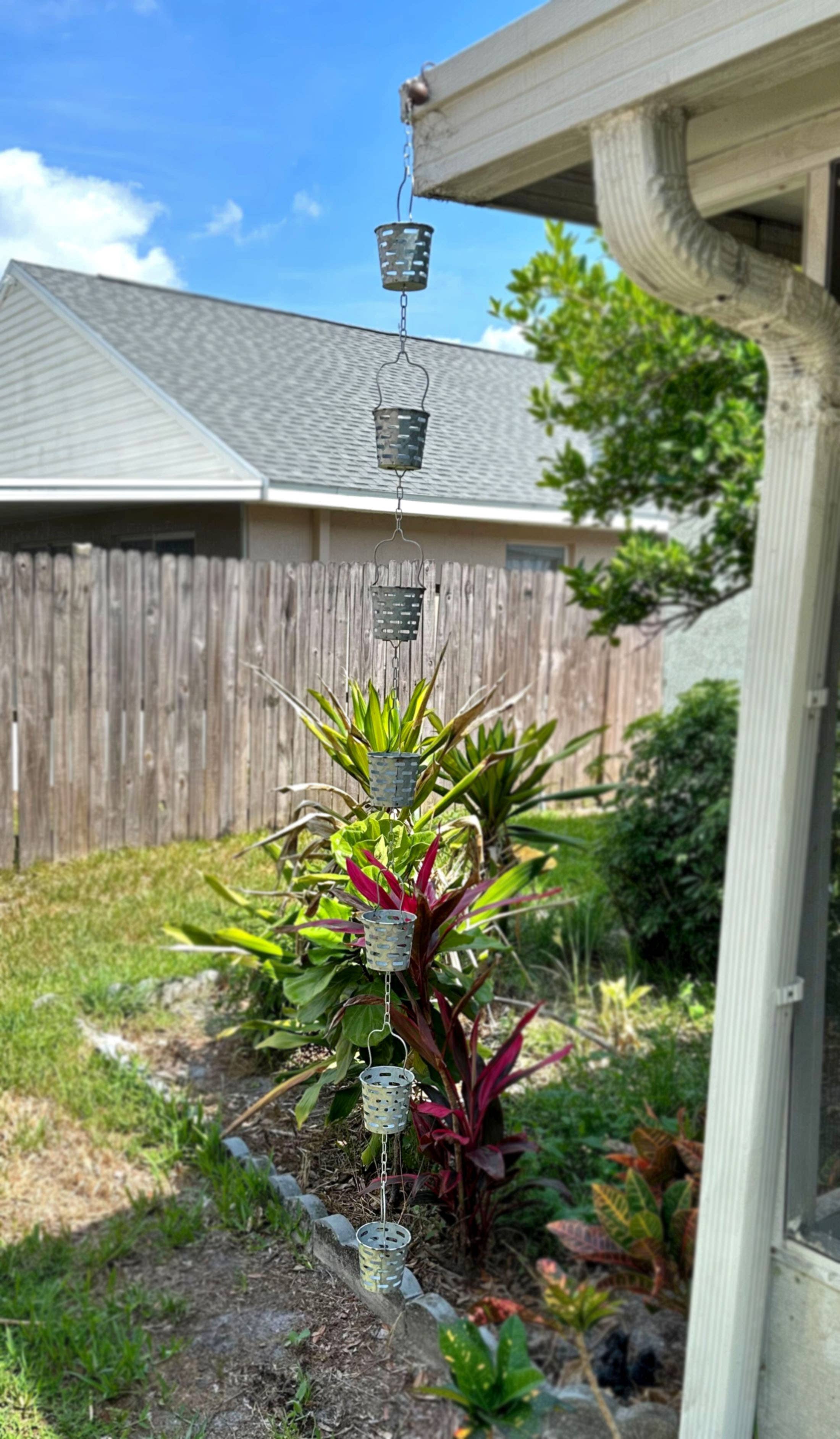 Zeckos - Wholesale Versiering/decoratie voor buiten - 74 inch gegalvaniseerde metalen regenketting met olijfkleurige emmer1