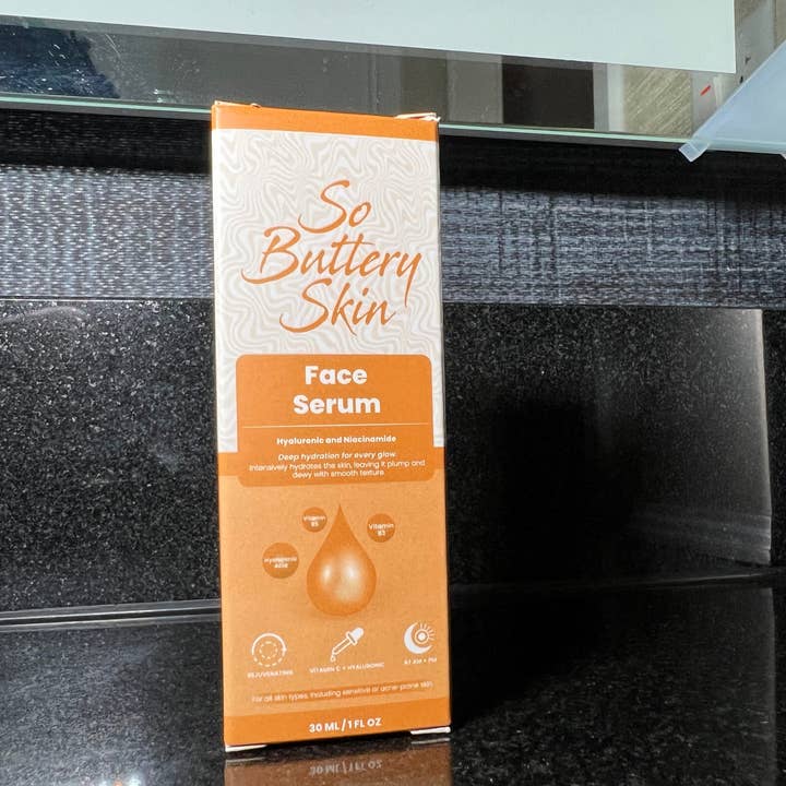 Återfuktande ansiktsserum för torr och känslig hud – Niacinamid + Hyaluronsyra för wholesale av So Buttery Skin