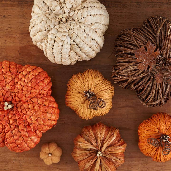 We Love Seasons Ltd – wholesale Decorative tabletop object – Handmade Orange Straw Pumpkin with Decorative Stalk2